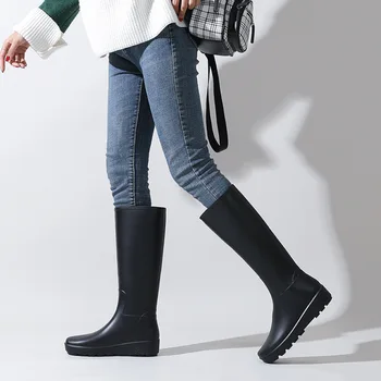 Дамски непромокаеми ботуши с висок берцем, непромокаеми ботуши от PVC танкетке с формованной подметка, плътно прилепнали ботуши за езда, дизайнерски непромокаемая обувки