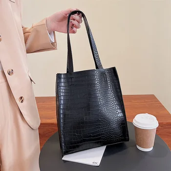 Нова дамска чанта с pattern 