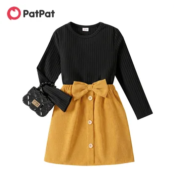 PatPat е комплект от 2 елемента: черна тениска в рубчик с дълъг ръкав за малки момичета и пола с лък копчета