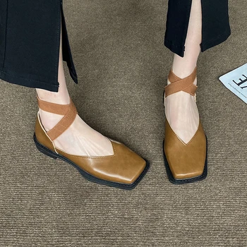 Дамски кожени обувки с квадратни пръсти в ретро стил, тренд на пролетта 2023 г., френска обувки Mary Jane върху плоска подметка с неглубоким дупка и нисък ток