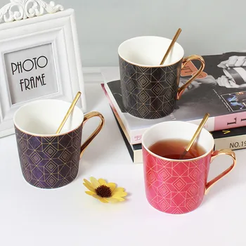 Креативна подарък керамична чаша, модни персонализирана чаша за вода, чаша от костен порцелан, индивидуален лого, търговия на едро чашата за кафе с лъжица