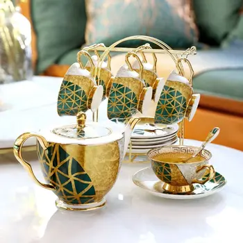 Набор от кафе чаши и блюдец от златния костен порцелан в европейски стил, керамични чаена чаша в едно цвете, една малка луксозна лъжица за следобеден чай اتواب قهوه